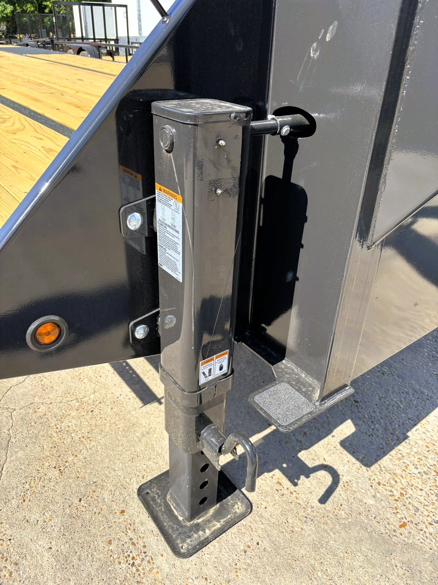 102" x 33' (28 + 5) GN Trailer Big Tex #22GN-33D5A-MRBK