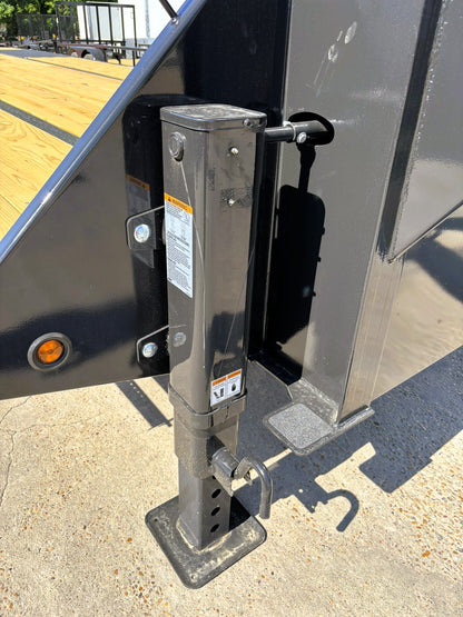 102" x 33' (28 + 5) GN Trailer Big Tex #22GN-33D5A-MRBK