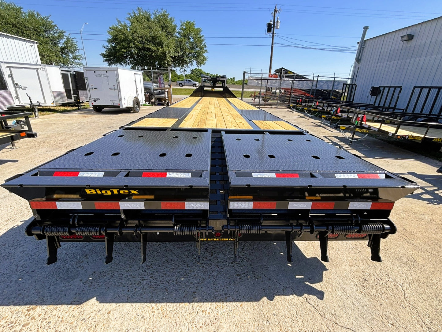 102" x 33' (28 + 5) GN Trailer Big Tex #22GN-33D5A-MRBK