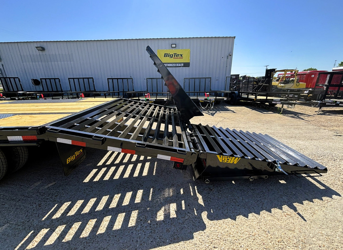 102" x 33' (28 + 5) GN Trailer Big Tex #22GN-33D5A-MRBK