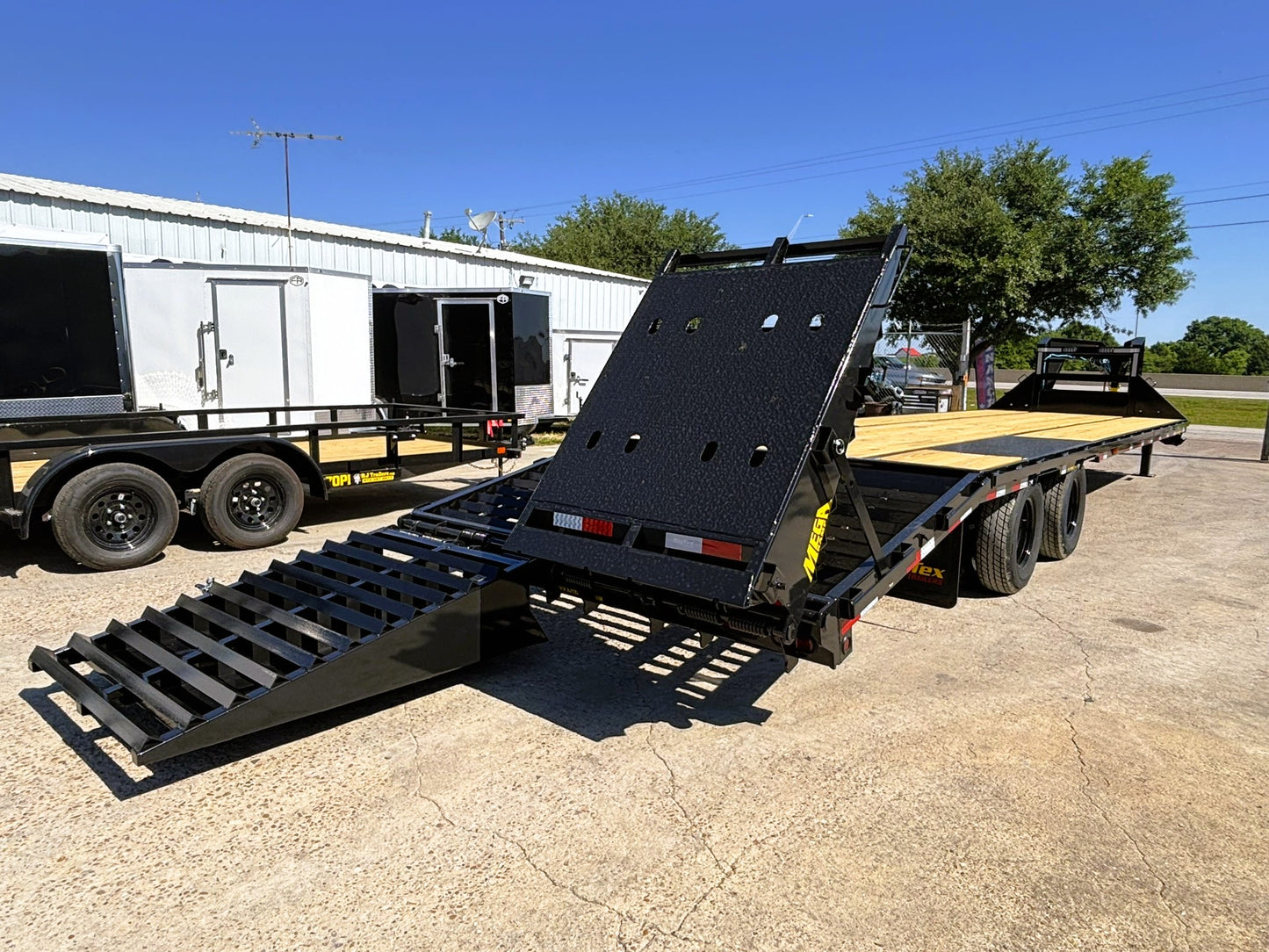 102" x 33' (28 + 5) GN Trailer Big Tex #22GN-33D5A-MRBK