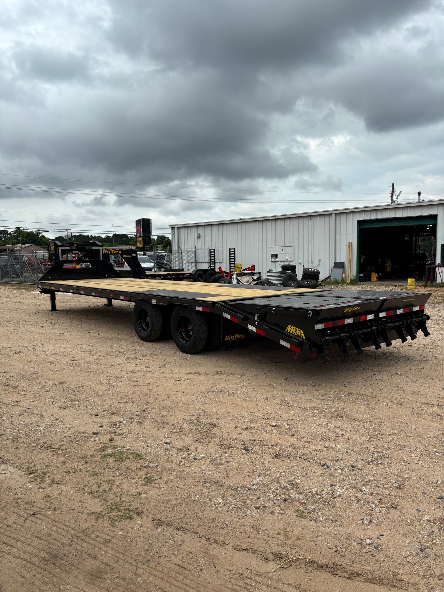 102 x 30' (25 + 5) GN Trailer Big Tex #25GN-30D5A-MRBK