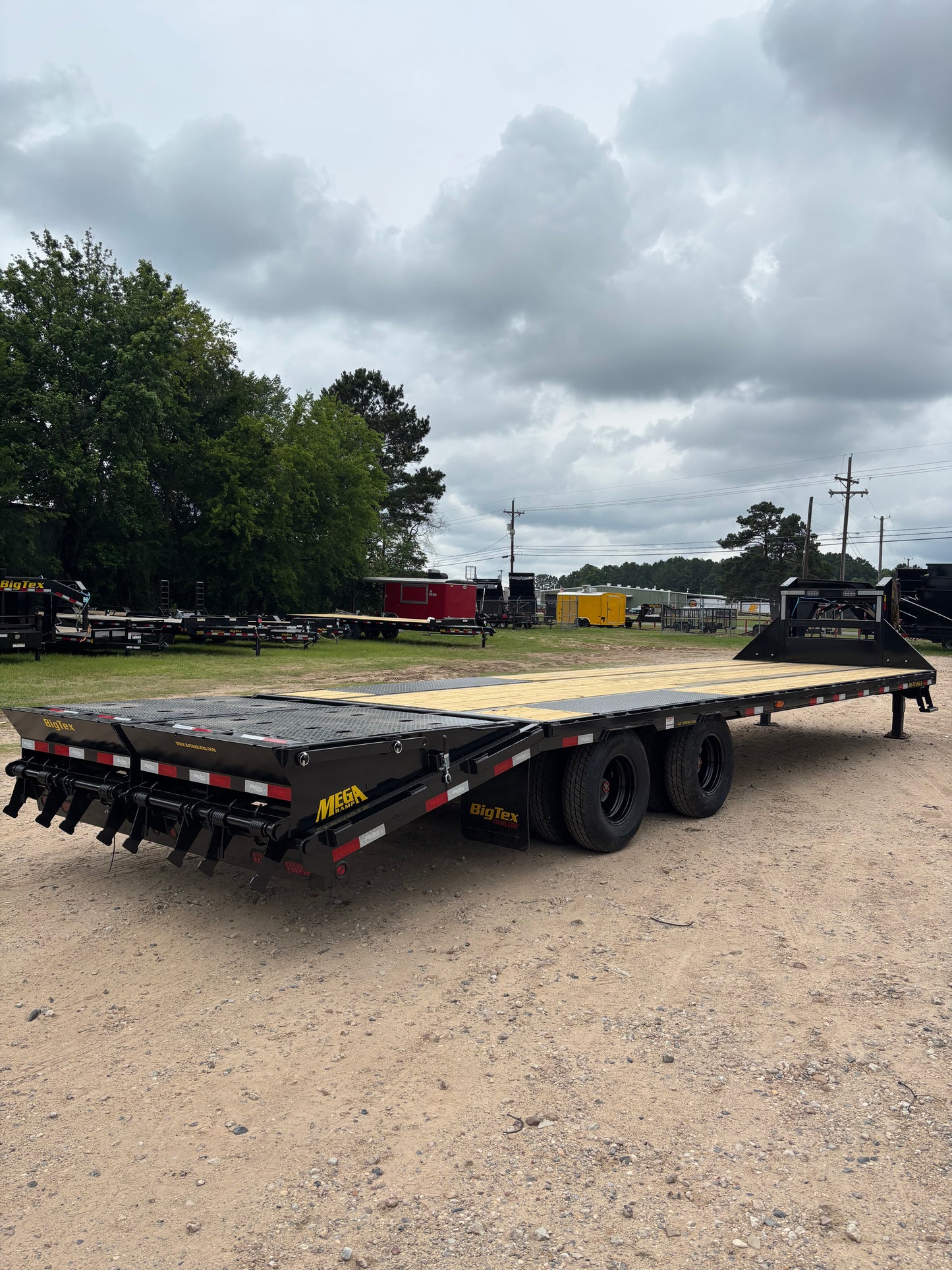 102 x 30' (25 + 5) GN Trailer Big Tex #25GN-30D5A-MRBK