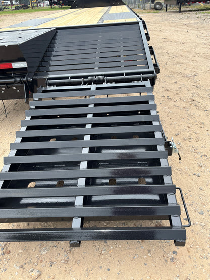 102 x 30' (25 + 5) GN Trailer Big Tex #25GN-30D5A-MRBK