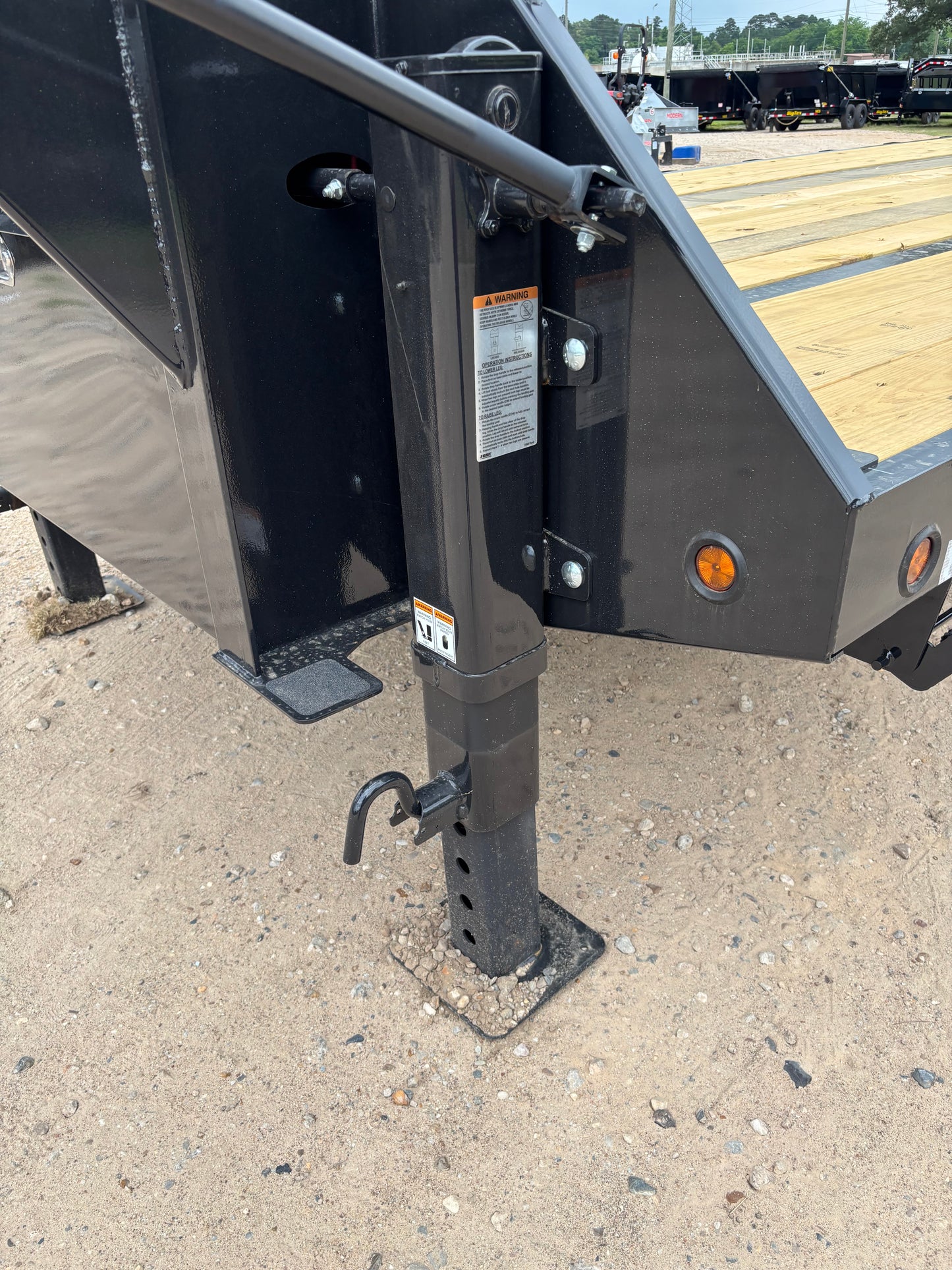 102 x 30' (25 + 5) GN Trailer Big Tex #25GN-30D5A-MRBK