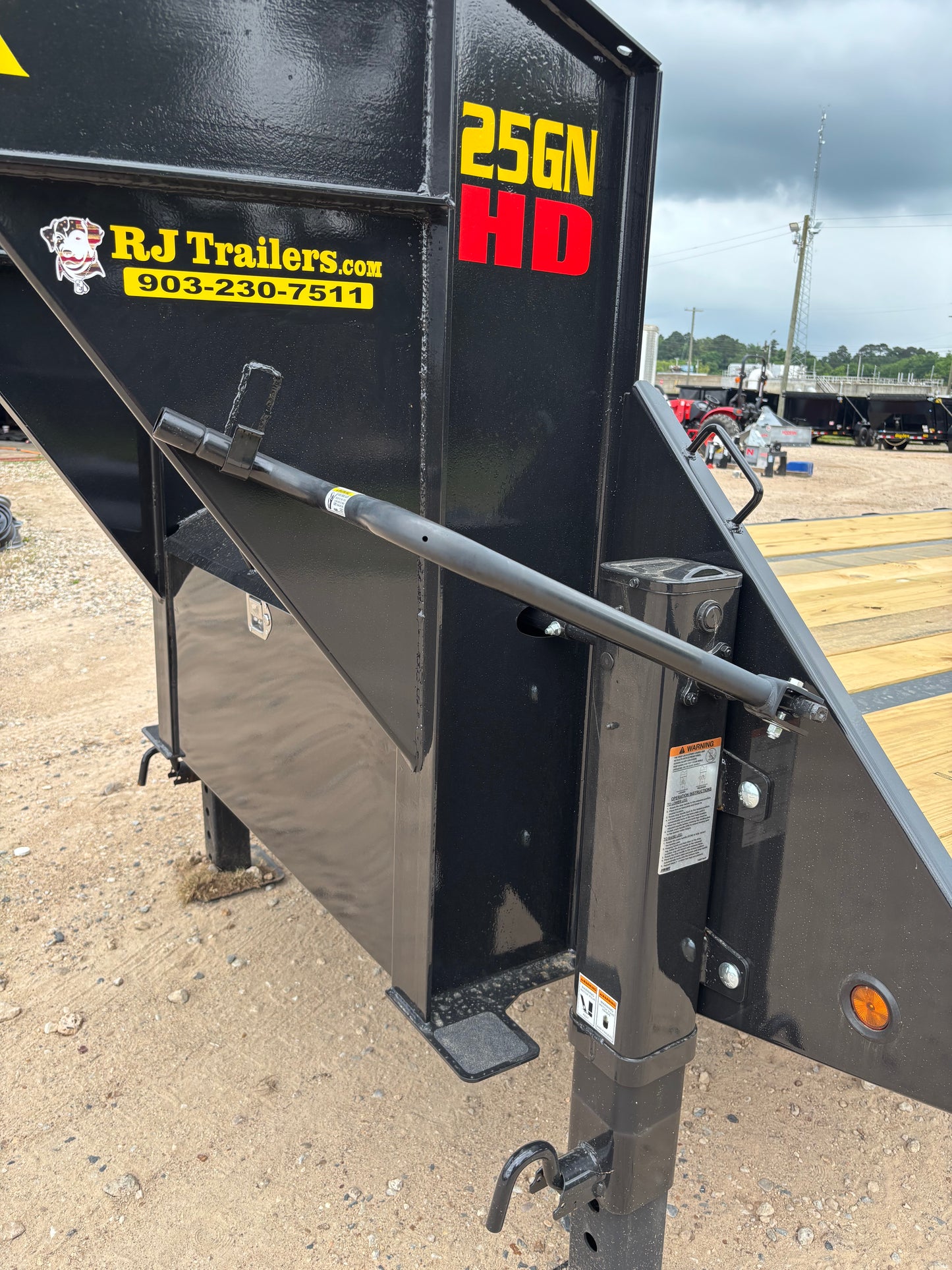 102 x 30' (25 + 5) GN Trailer Big Tex #25GN-30D5A-MRBK