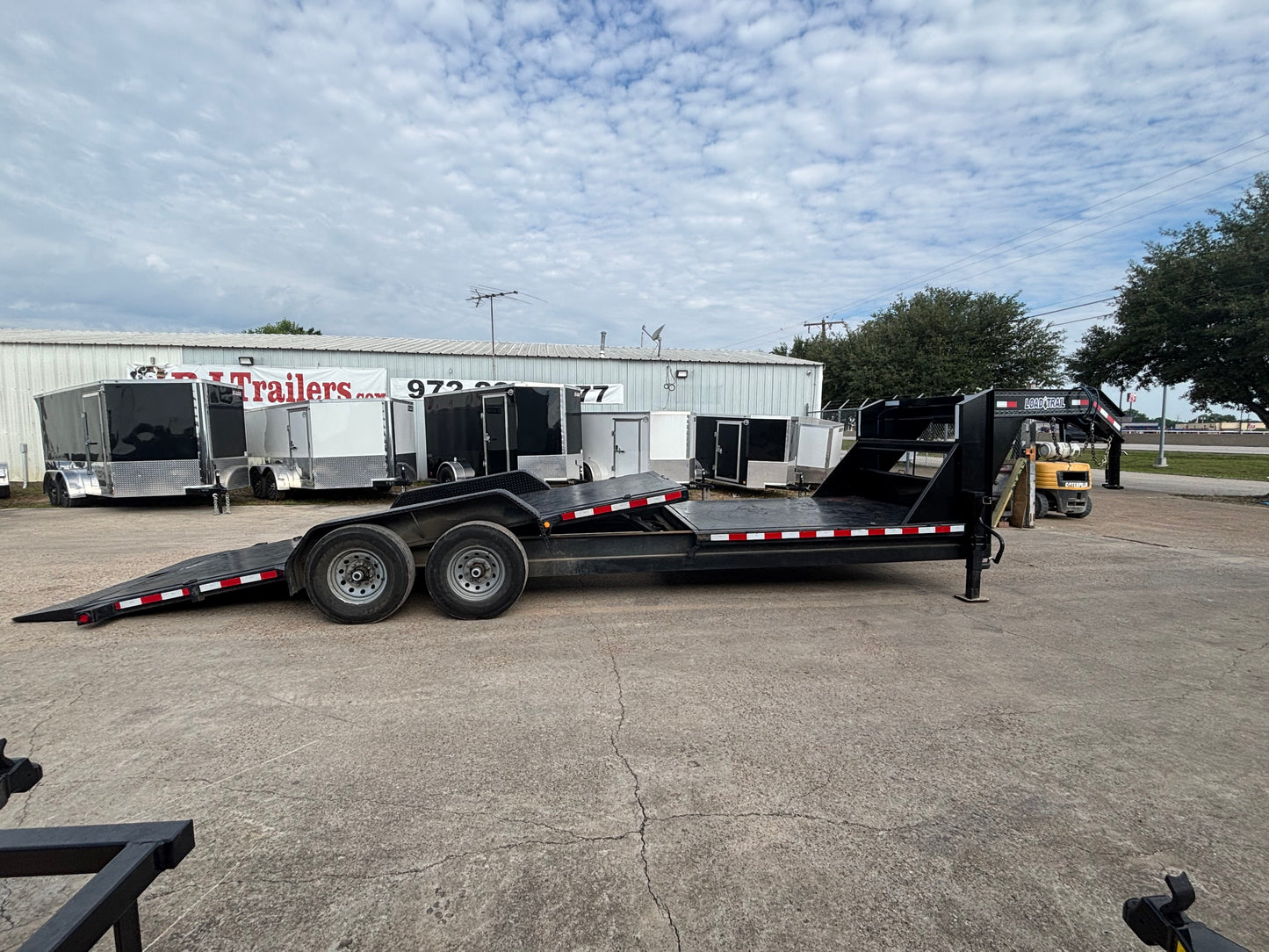 83 x 24' GN Tilt Trailer Load Trail #62940 - Used