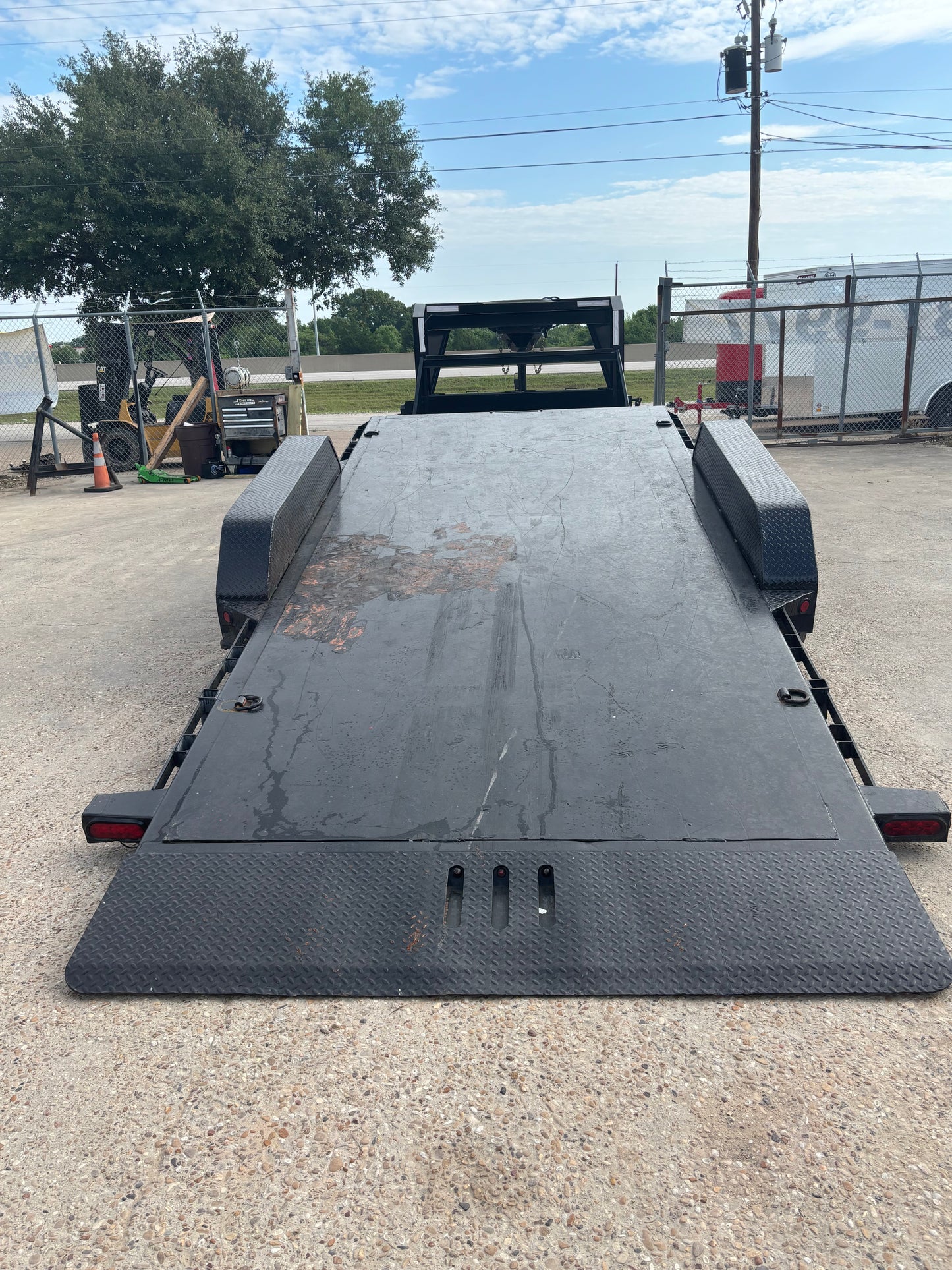 83 x 24' GN Tilt Trailer Load Trail #62940 - Used