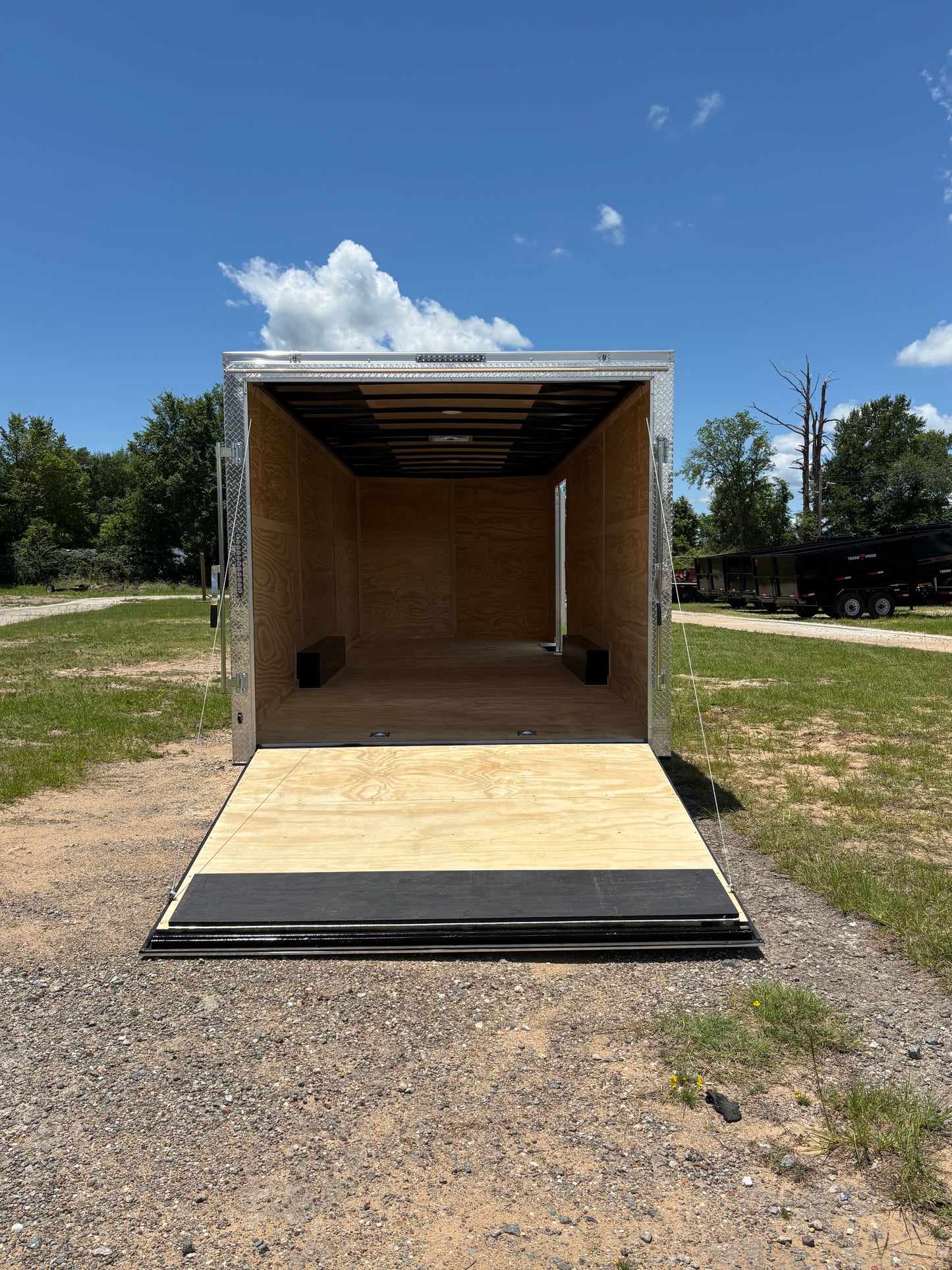 8.5 x 24' E-Series Enclosed Trailer Cargo Mate #TXEHW8.524TA3