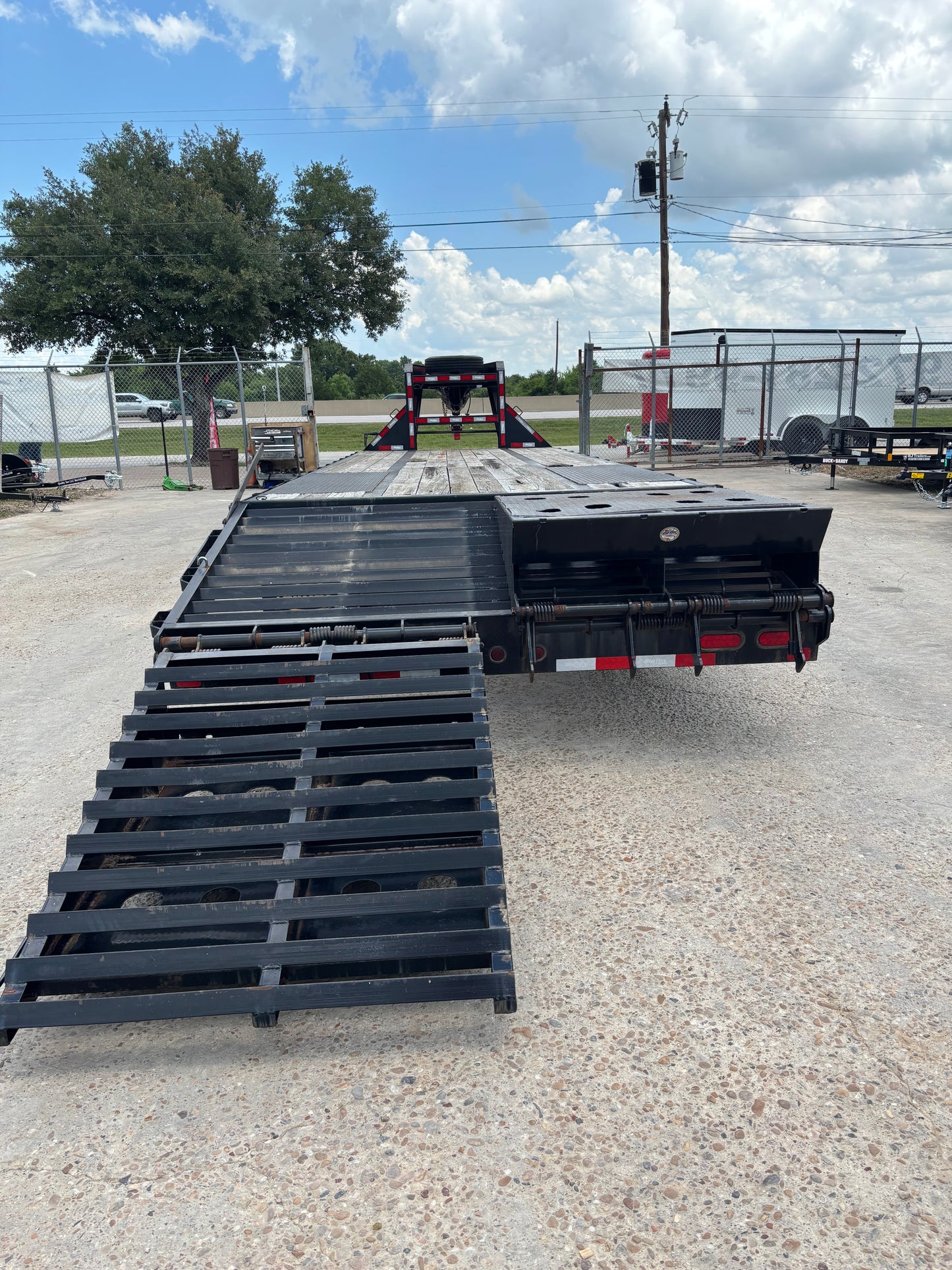 102 x 30' (25+5) Gooseneck Big Tex 22GN #75130 - Used