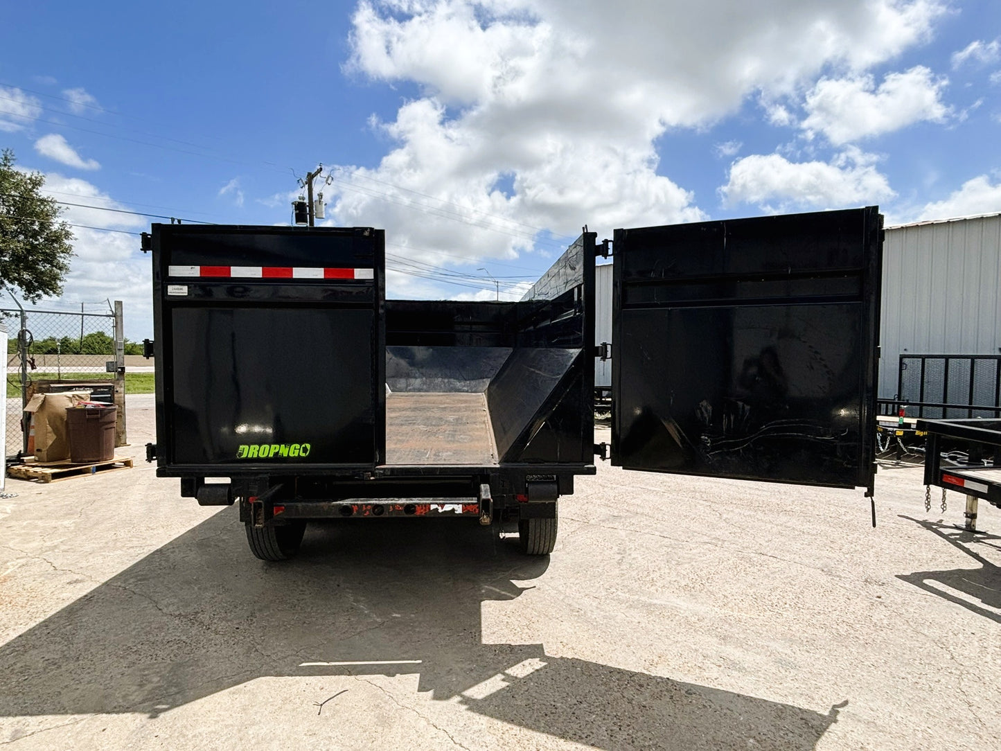 82 x 16 GN Roll Off Dump Load Trail w/ One Bin #47355 - Used