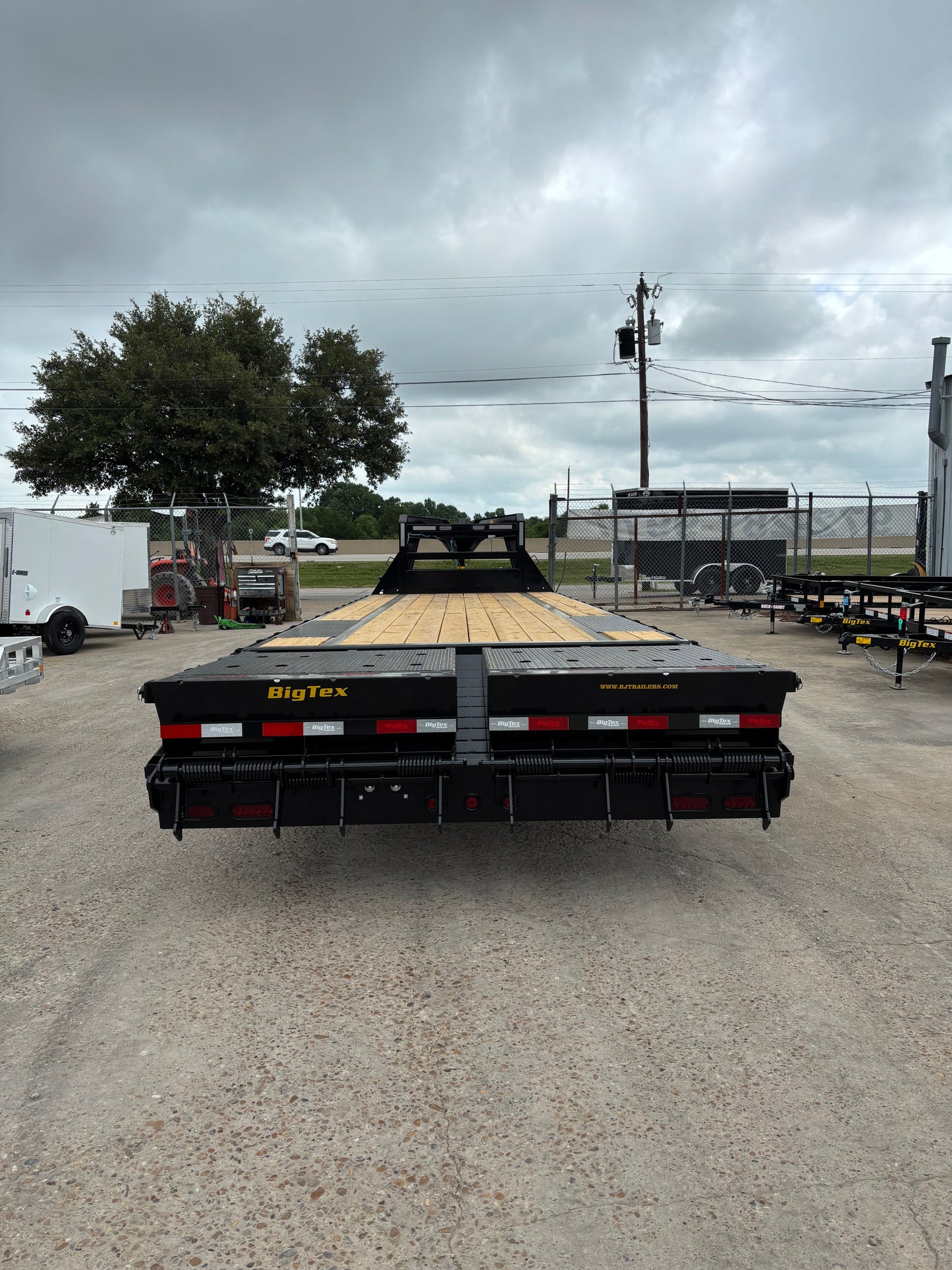 102 x 30' (25 + 5) GN Trailer Big Tex #16GN-30D5A-MRBK