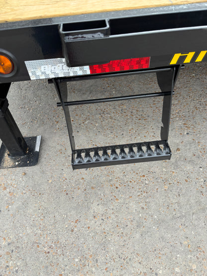 102 x 30' (25 + 5) GN Trailer Big Tex #16GN-30D5A-MRBK
