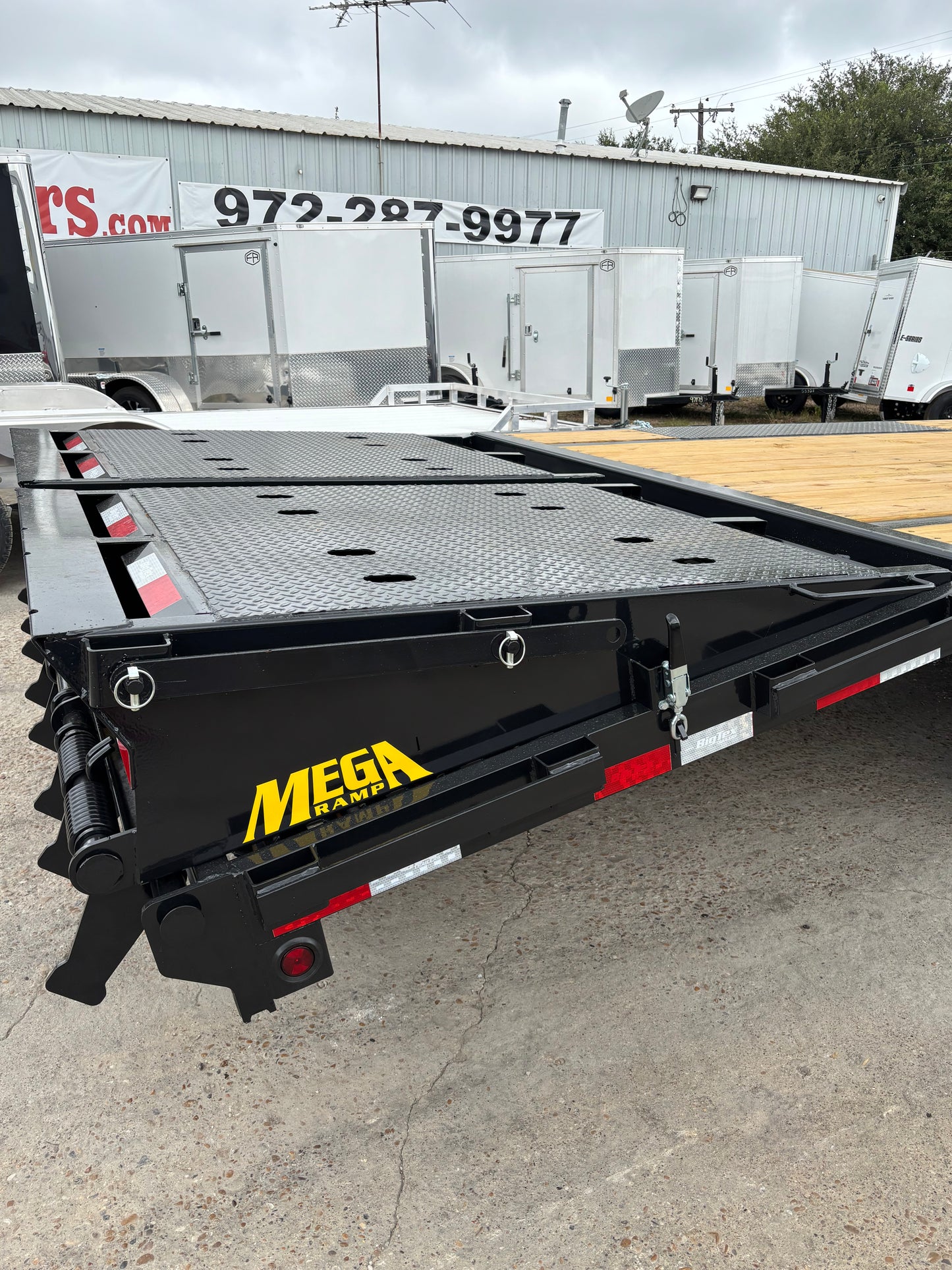 102 x 30' (25 + 5) GN Trailer Big Tex #16GN-30D5A-MRBK