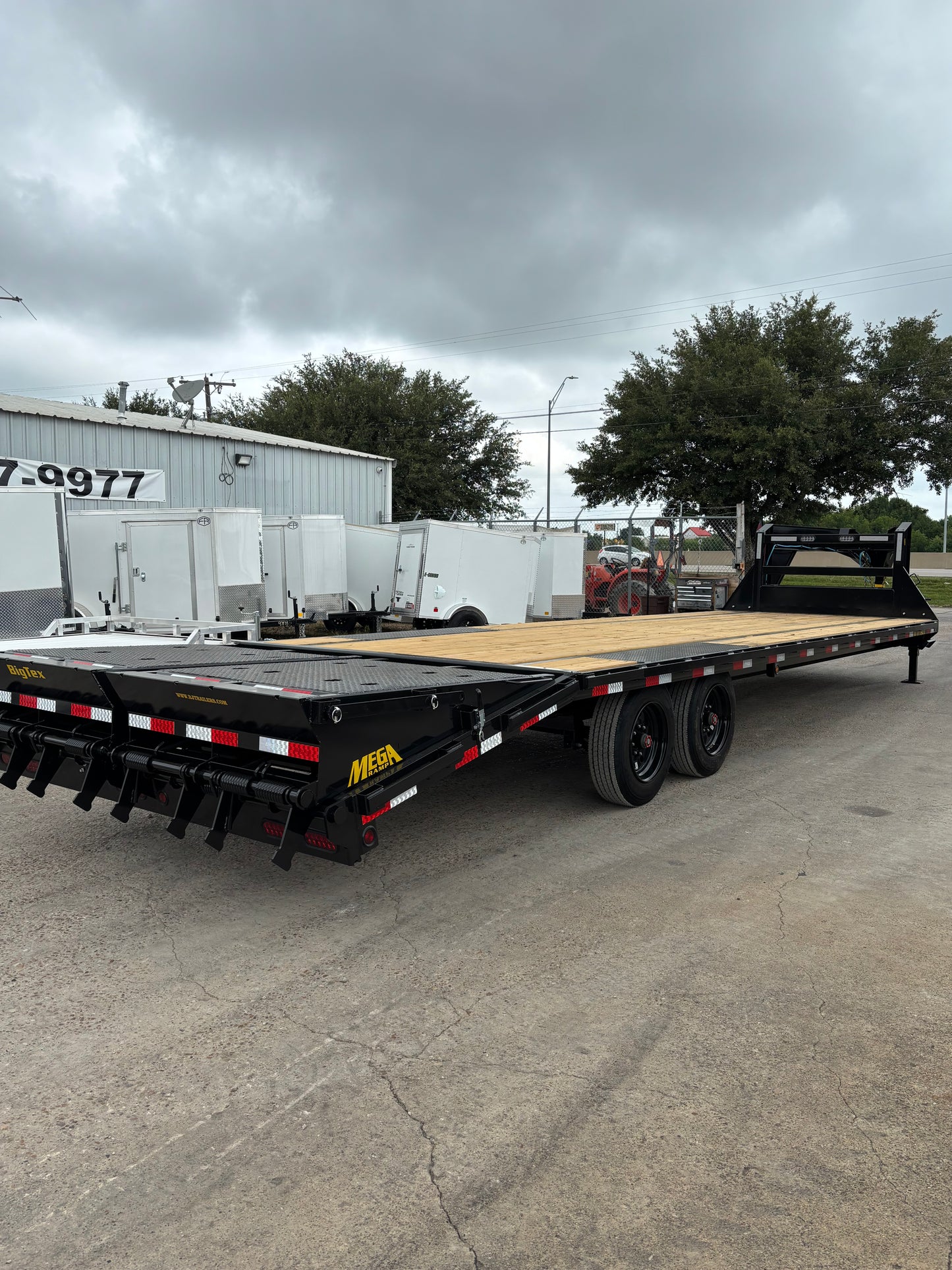 102 x 30' (25 + 5) GN Trailer Big Tex #16GN-30D5A-MRBK