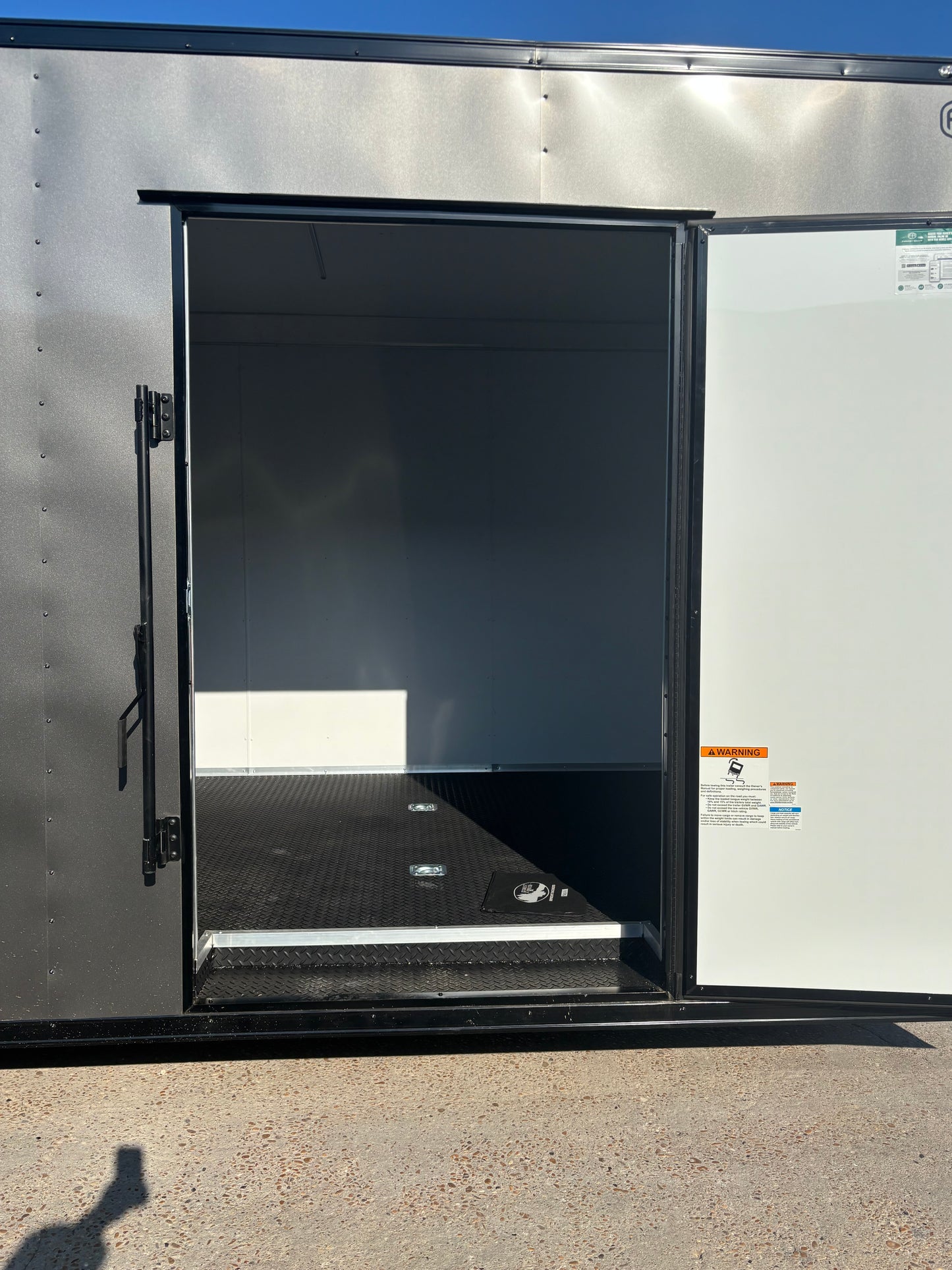 8.5 x 24' E-Series Enclosed Trailer Cargo Mate #TXEHW8.524TA3