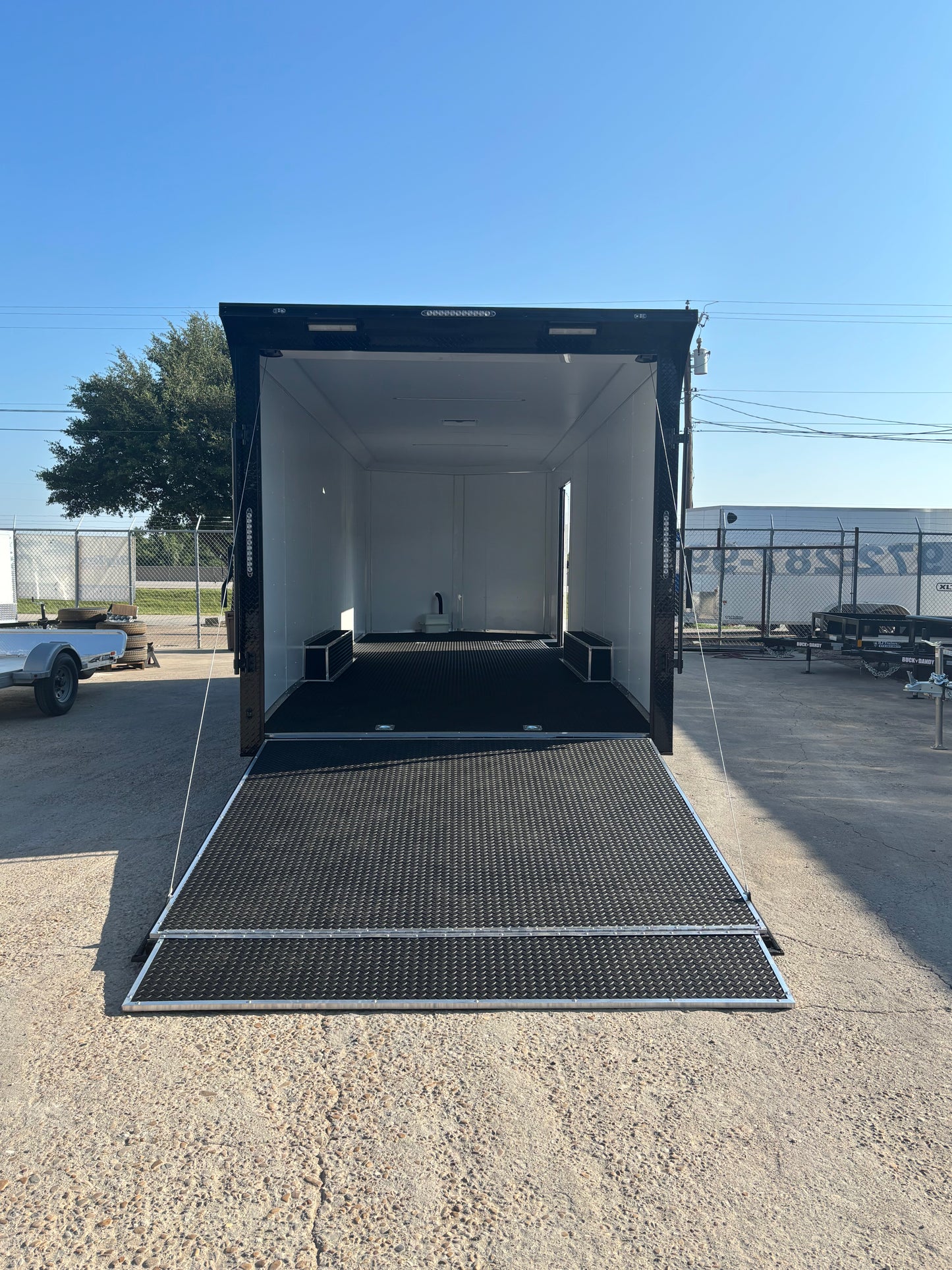 8.5 x 24' E-Series Enclosed Trailer Cargo Mate #TXEHW8.524TA3