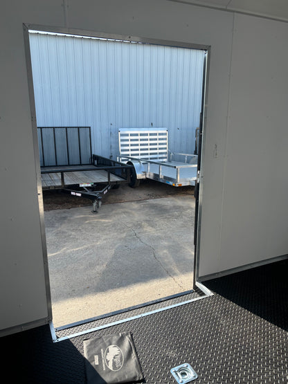 8.5 x 24' E-Series Enclosed Trailer Cargo Mate #TXEHW8.524TA3