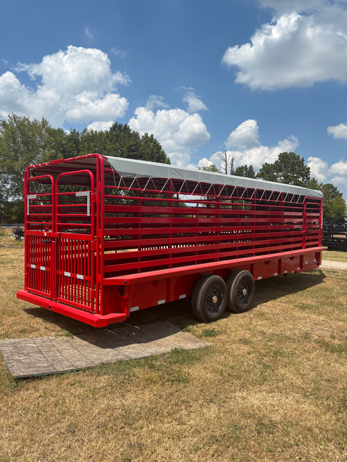 6'8" x 24' GN Cattle Stock Trailer Delco #B824