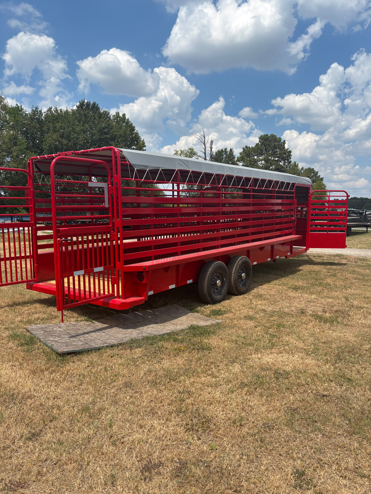 6'8" x 24' GN Cattle Stock Trailer Delco #B824