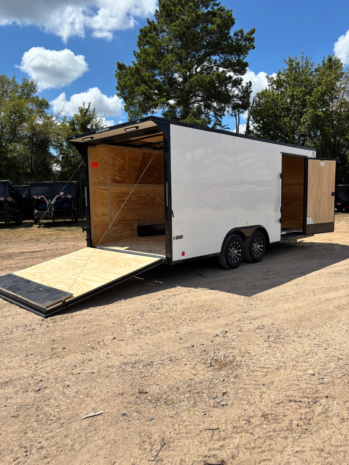 8.5 x 18' E-Series Enclosed Trailer Cargo Mate #TXEHW8.518TA3