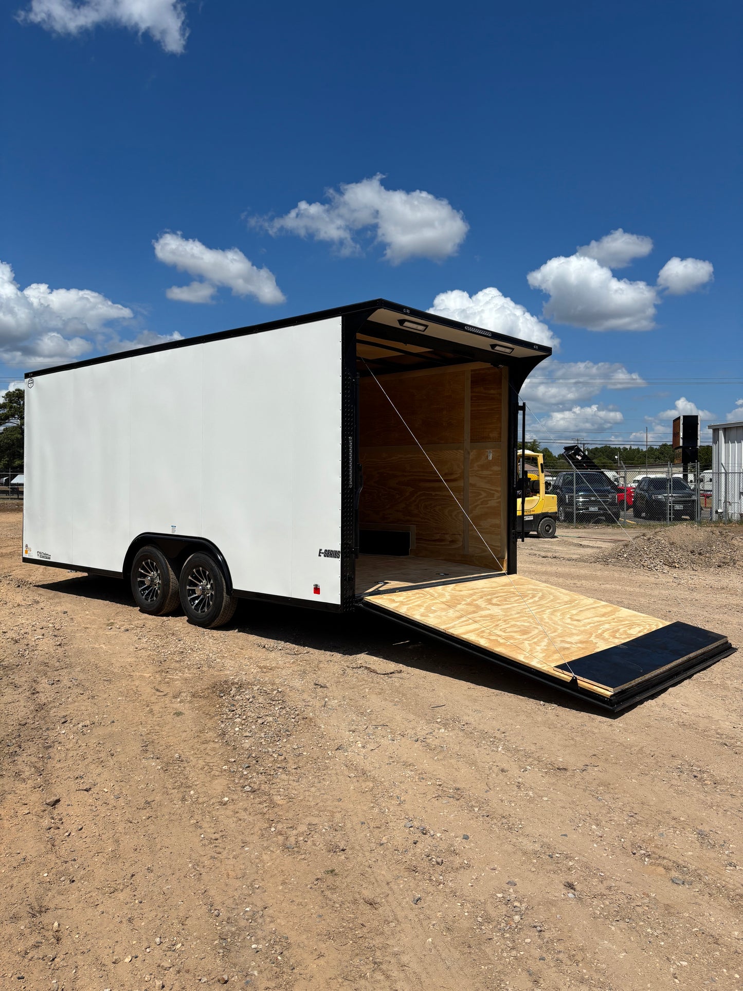8.5 x 18' E-Series Enclosed Trailer Cargo Mate #TXEHW8.518TA3