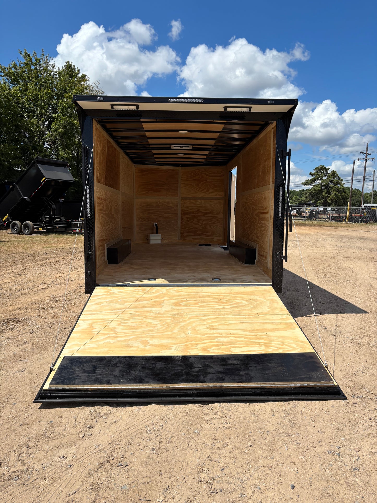 8.5 x 18' E-Series Enclosed Trailer Cargo Mate #TXEHW8.518TA3