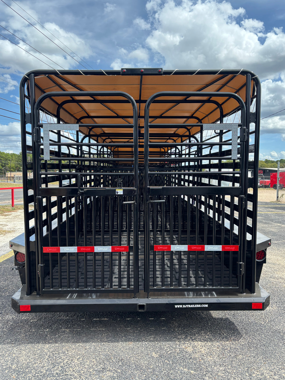 6'8" x 32' GN Cattle Stock Trailer Delco #B832