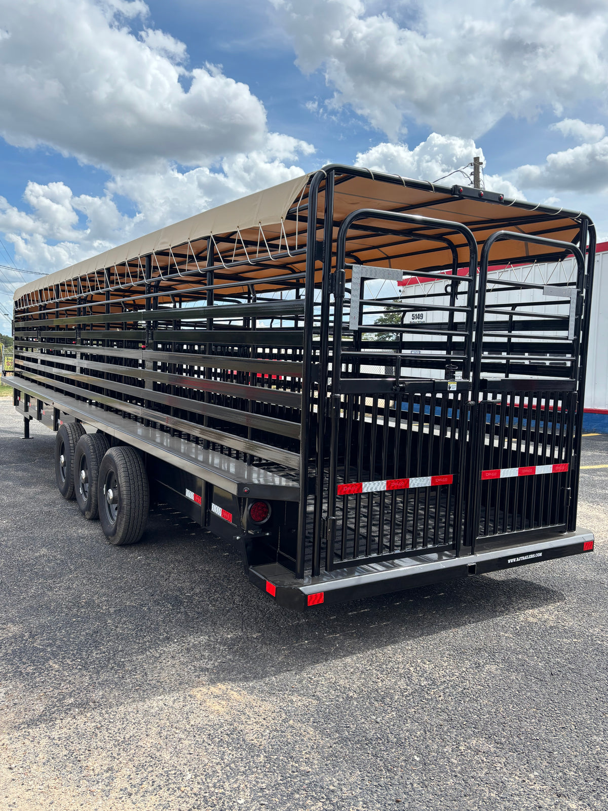 6'8" x 32' GN Cattle Stock Trailer Delco #B832