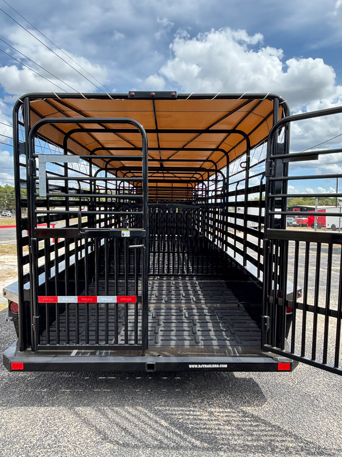 6'8" x 32' GN Cattle Stock Trailer Delco #B832