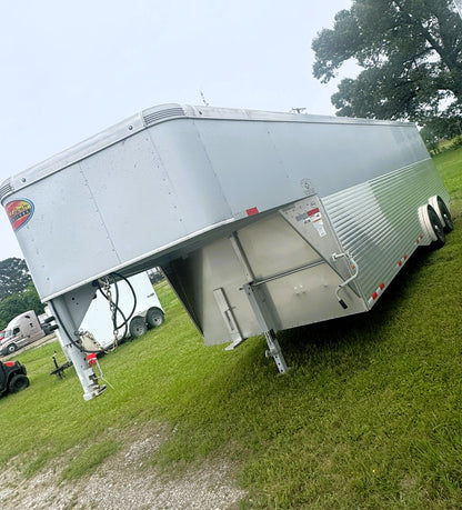 32' GN Enclosed Trailer Sundowner Alum # A6078 - Used