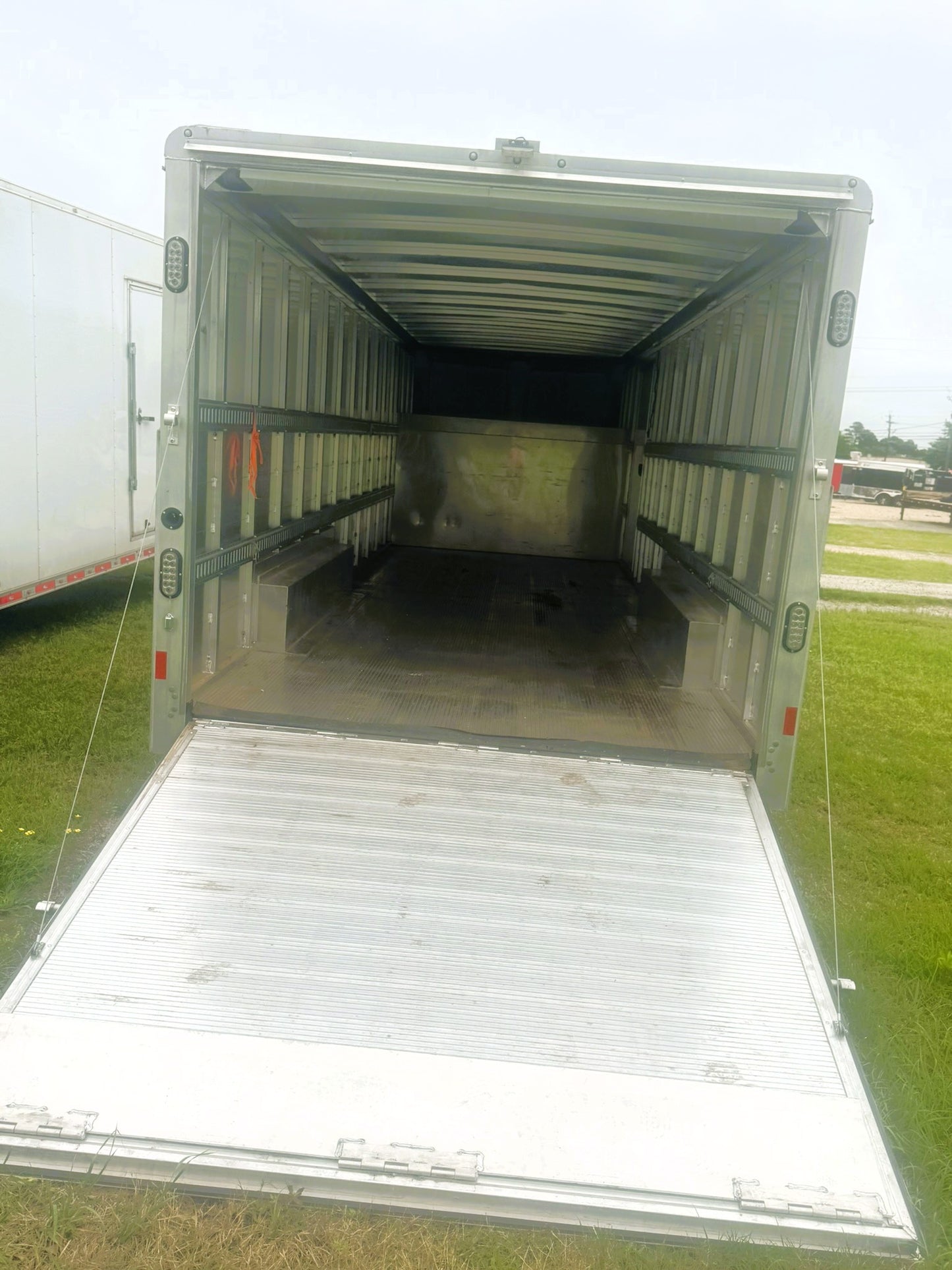 32' GN Enclosed Trailer Sundowner Alum # A6078 - Used