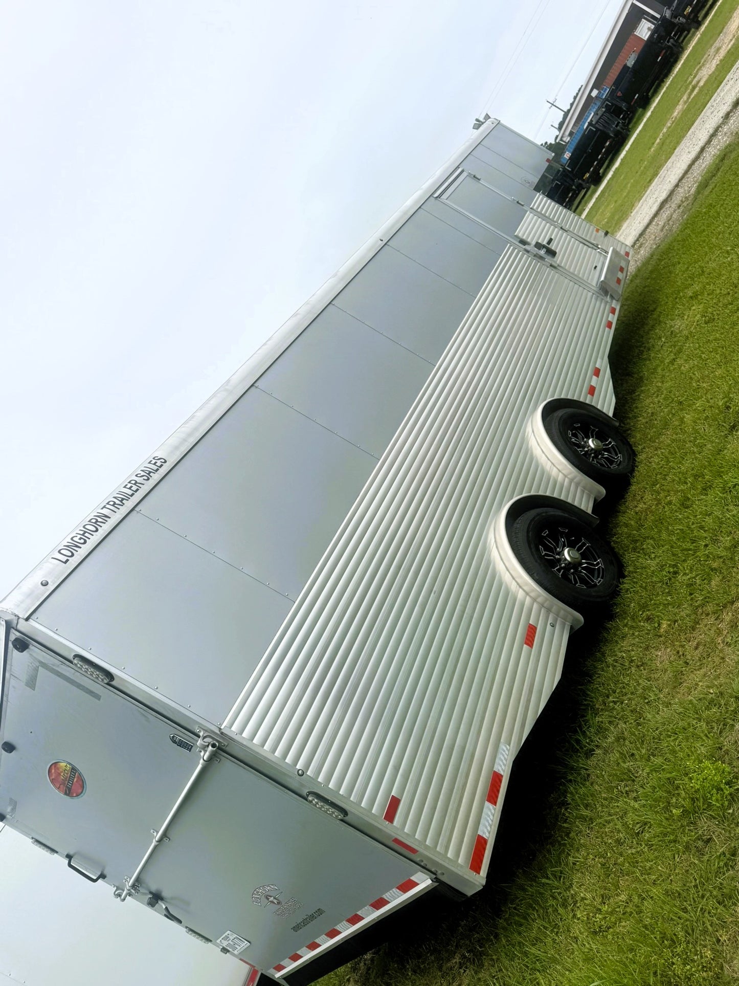 32' GN Enclosed Trailer Sundowner Alum # A6078 - Used