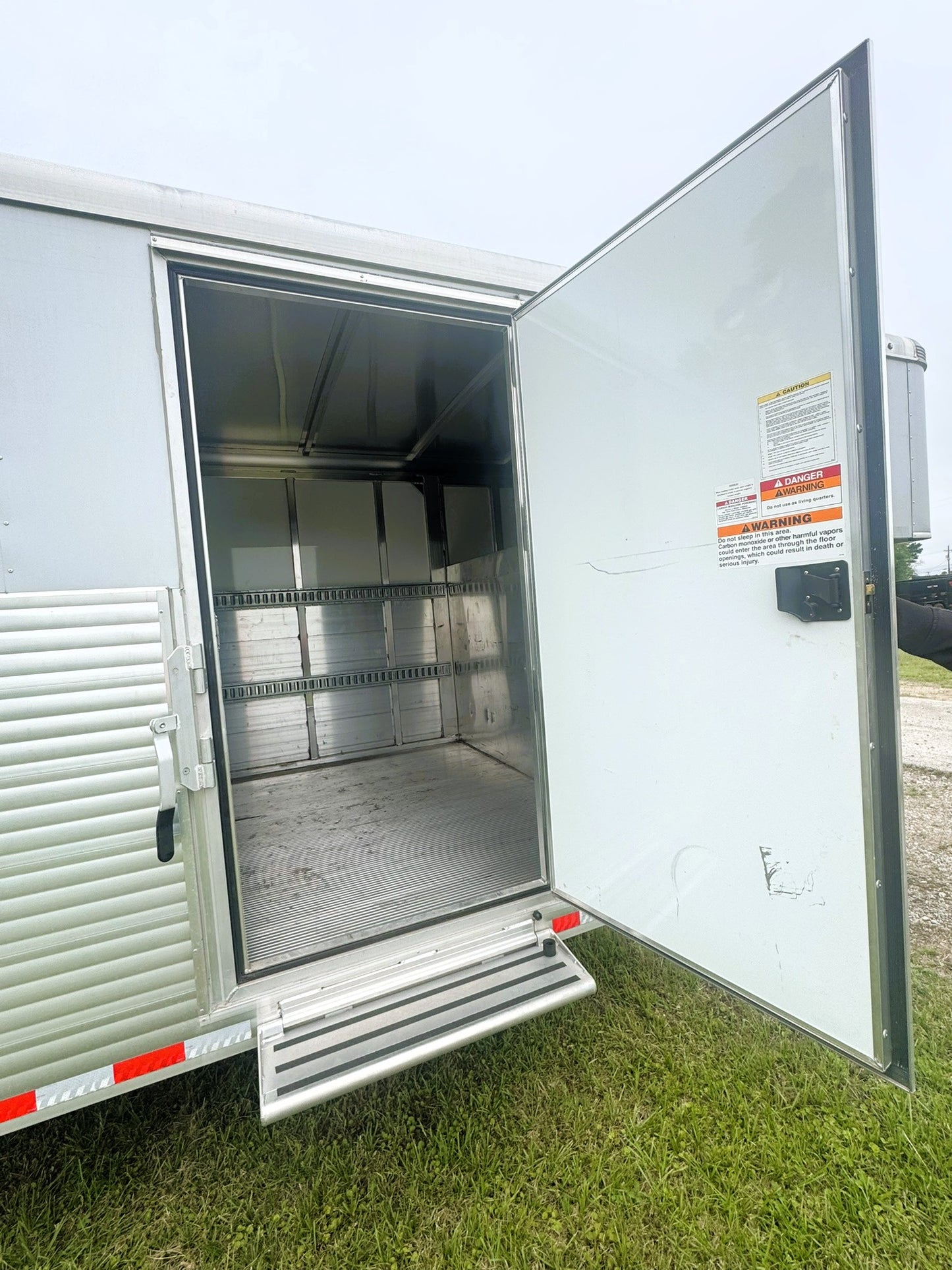 32' GN Enclosed Trailer Sundowner Alum # A6078 - Used